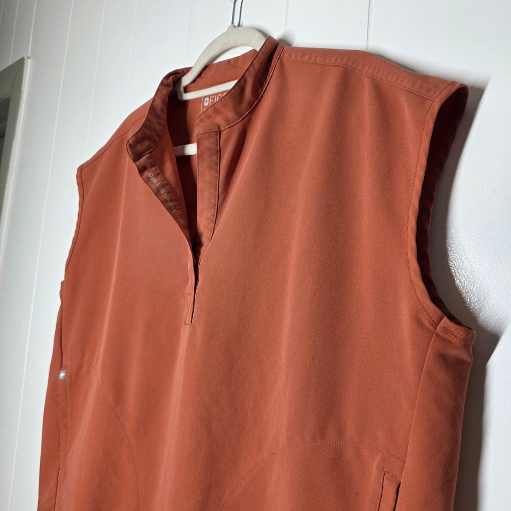 FIGS Rafaela Scrub Top Medium Clay Rust Mandarin Collar WXXSW1003N Womens - Picture 9 of 11